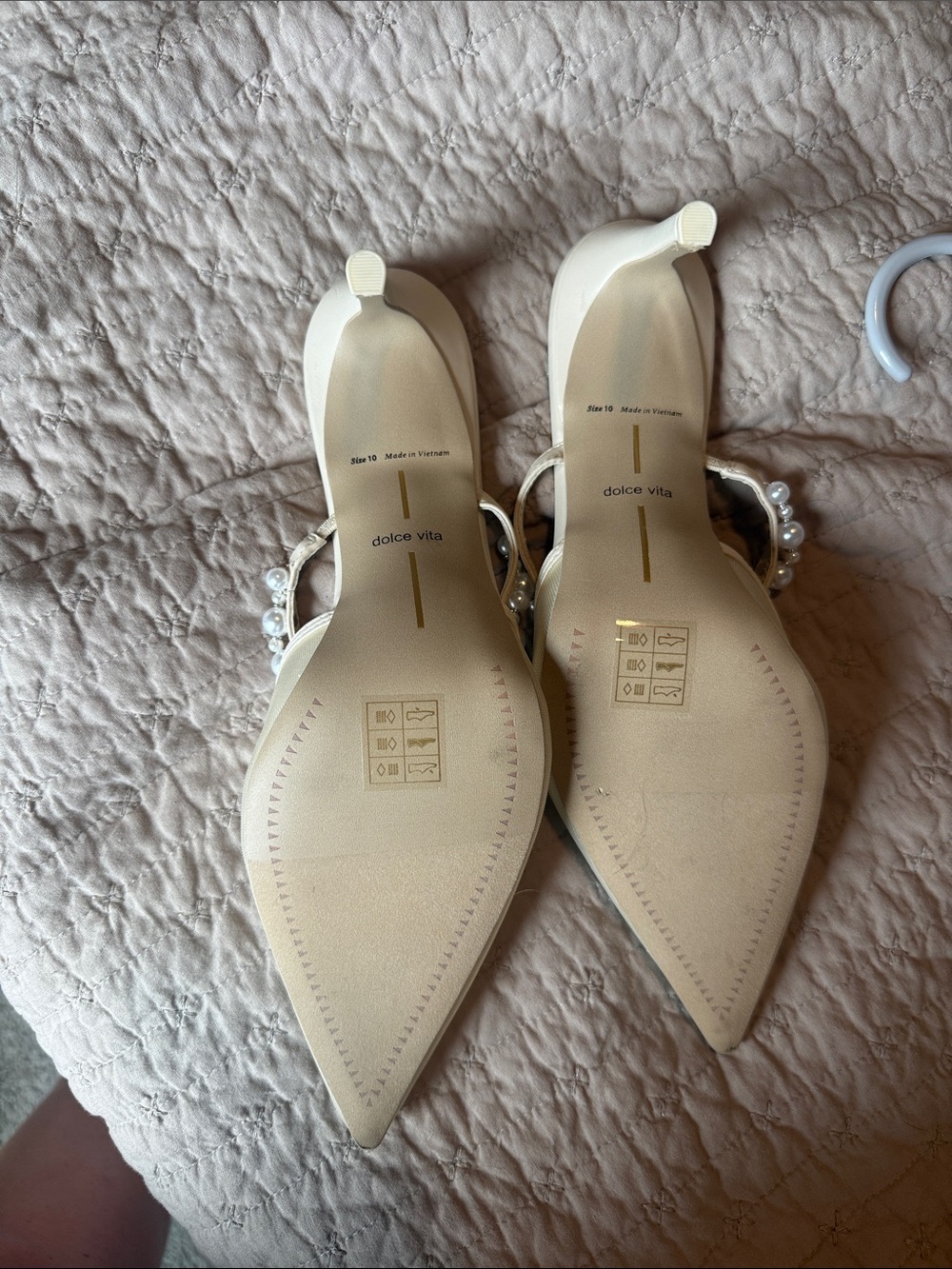 NWOT Dolce Vita Cream Pearl-Accent Pointed Toe Mesh Bridal Heels - Picture 5 of 7